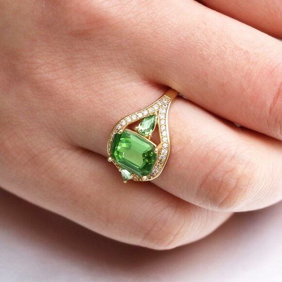 🍁 Noble Radiant Cut Pear Super Pure Green Crystal Rings for Women,  EVGG1491 - Picture 4 of 8